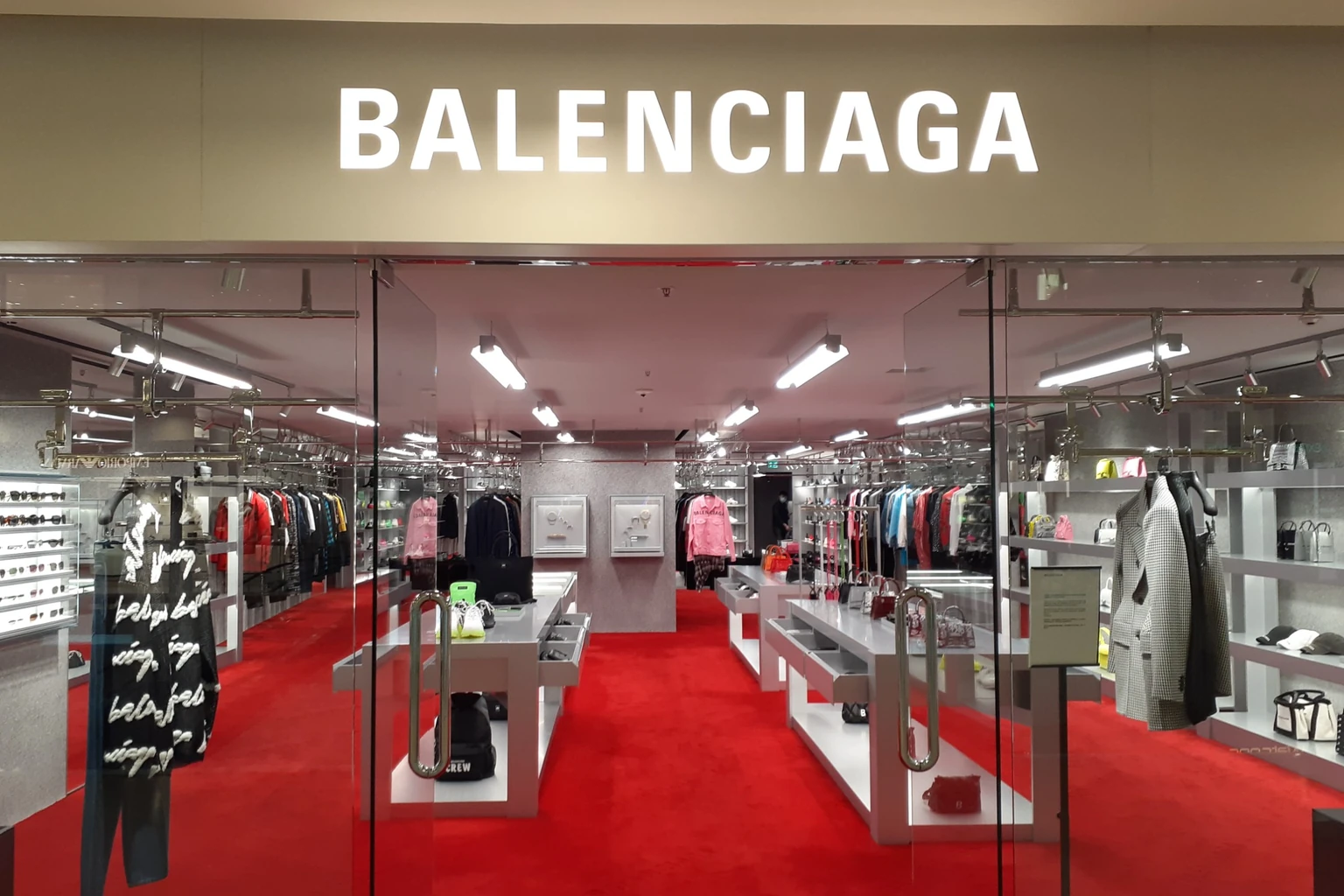 balenciaga-les-extraits